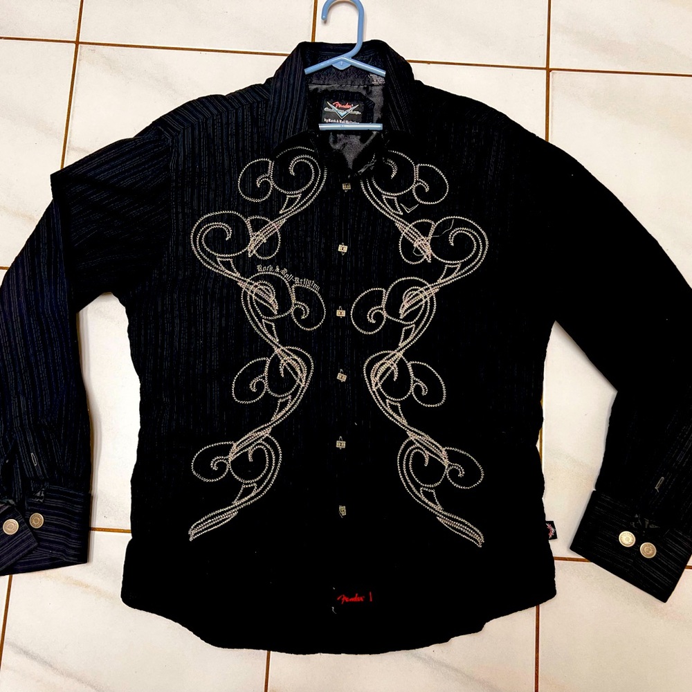 Fender guitar brand stage shirt. Black, large long sleeve. Stitch design.